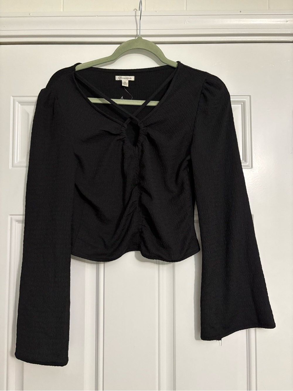 Versona Black Long-Sleeve Twist Front Top